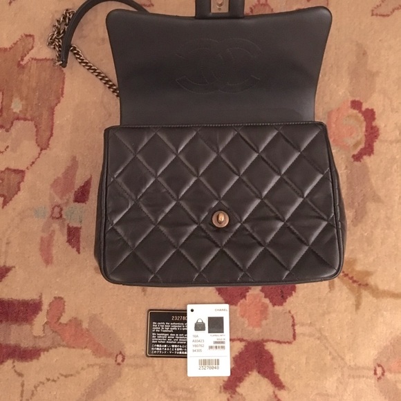 COPY - Chanel Flap bag with gold bar. - Picture 2 of 13